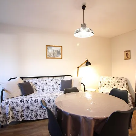 Apartment F2 Avec Parking, Proche Commodites Et Thermes *